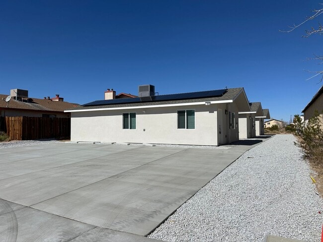 916 W Perdew Ave in Ridgecrest, CA - Building Photo - Building Photo