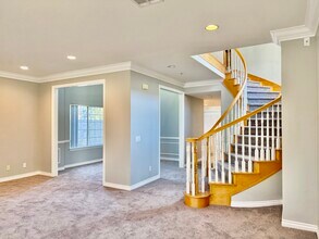 27 Hampton Ct in Alhambra, CA - Foto de edificio - Building Photo