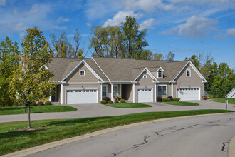 StoneBrook Townhomes & Cottages in Fairport, NY - Building Photo - Building Photo