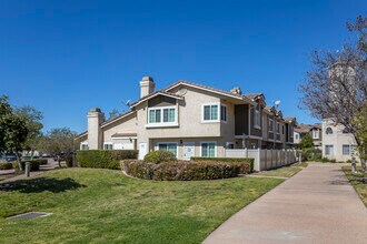 The Lakes Town Center in Santee, CA - Foto de edificio - Building Photo