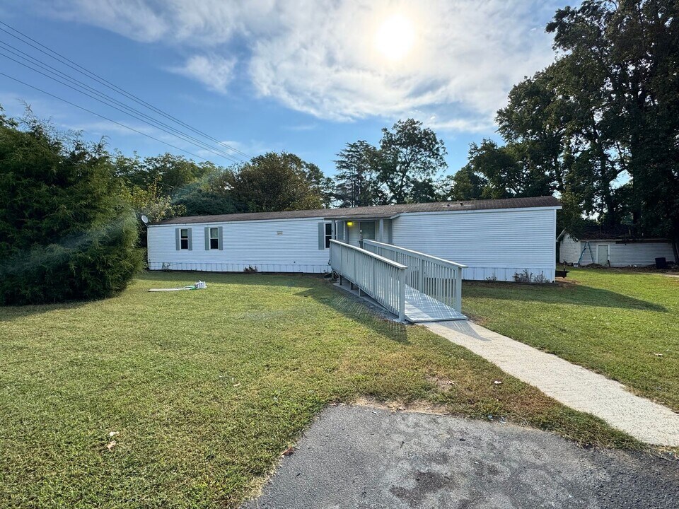 101 Rustling Wind Drive in Shelby, NC - Building Photo