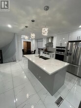 2438 King Forrest Dr in Mississauga, ON - Building Photo - Building Photo