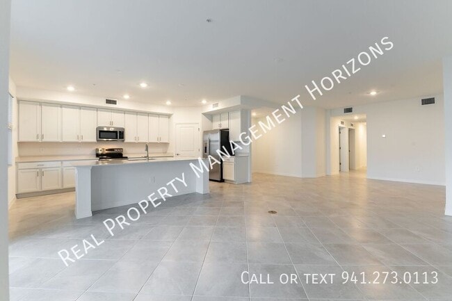 5628 Summit Point Cir