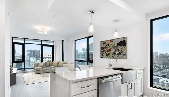 41-04 27th St, Unit 4-B in Queens, NY - Building Photo - Building Photo