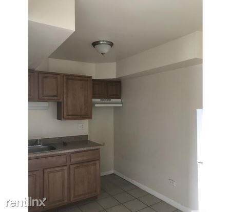 8223 S Exchange Ave in Chicago, IL - Building Photo - Building Photo