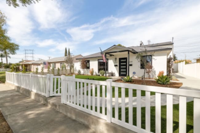6037 Candlewood St in Lakewood, CA - Building Photo - Building Photo