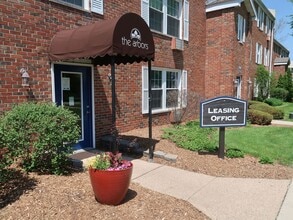 The Arbors in Rockford, IL - Foto de edificio - Building Photo