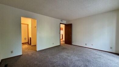 3900-3951 Doral Dr in Rapid City, SD - Building Photo - Building Photo