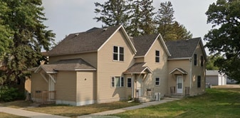 118 Conley Ave S in Thief River Falls, MN - Building Photo