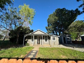 13602 Trinity Ave in Red Bluff, CA - Building Photo