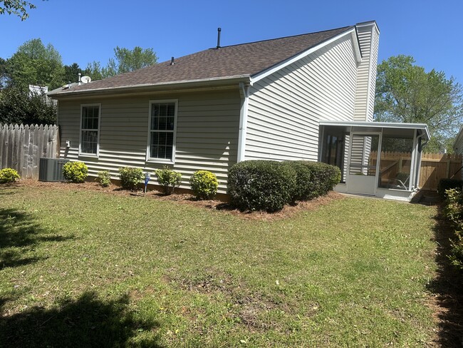 1358 Yorkshire Ln in Woodstock, GA - Building Photo - Building Photo