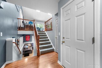 1372 Prairie View Pkwy in Cary, IL - Building Photo - Building Photo