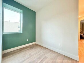 Furnished room/NOT APARTMENT in Brooklyn, NY - Foto de edificio - Building Photo