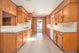 202 Slossen St in Webster, TX - Building Photo - Building Photo