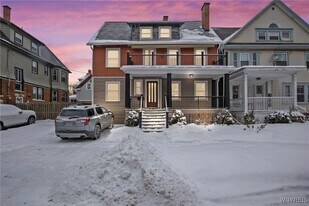 365 W Utica St in Buffalo, NY - Building Photo