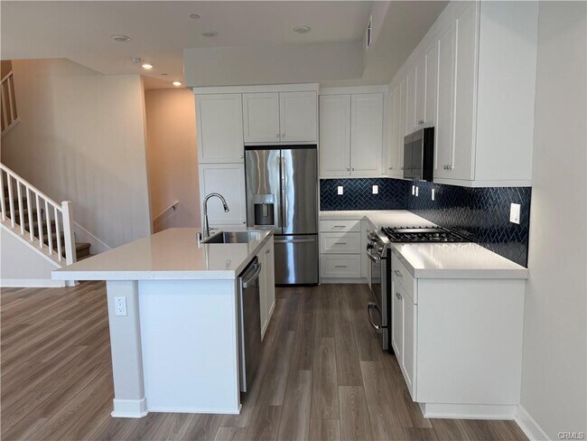 property at 995 Poppy Ct