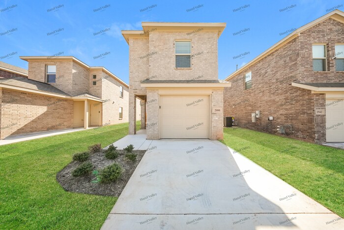 2000 Wolford Wy in Norman, OK - Building Photo