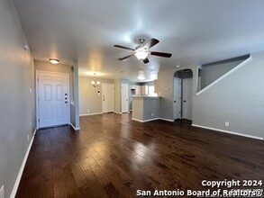 83 Rainy Ave in San Antonio, TX - Building Photo - Building Photo