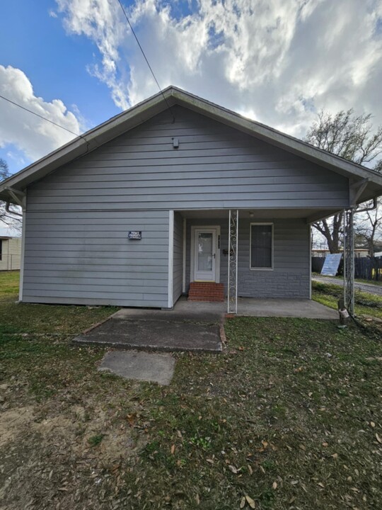 1411 Sabine Ave in Port Arthur, TX - Building Photo