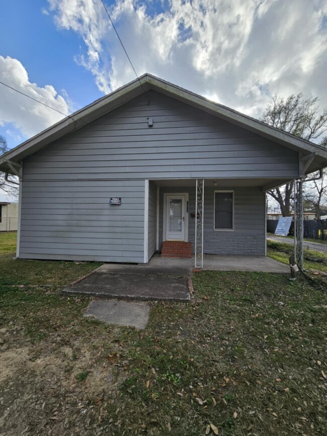 property at 1411 Sabine Ave