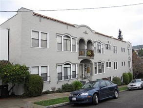 4423 Edgewood Ave in Oakland, CA - Building Photo - Building Photo