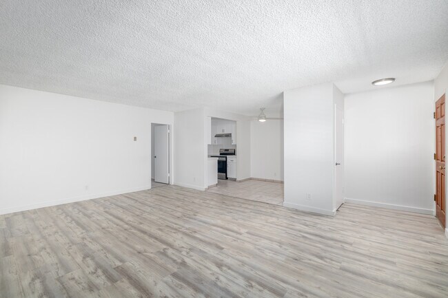 Fox Hills Apartments in Culver City, CA - Building Photo - Interior Photo
