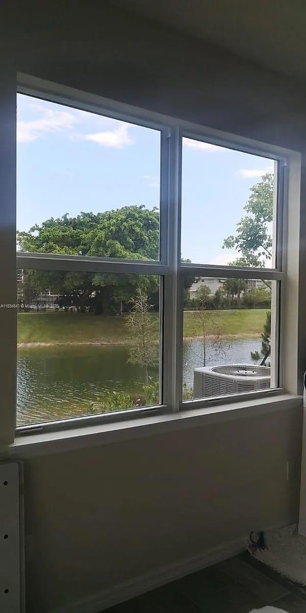 1063 Eucalyptus Dr in Hollywood, FL - Building Photo - Building Photo