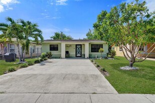 10366 SW 172nd St in Miami, FL - Building Photo