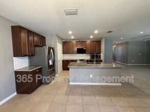 471 Seasons Dr in Punta Gorda, FL - Foto de edificio - Building Photo