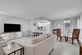 646 Flanders N in Delray Beach, FL - Building Photo - Building Photo