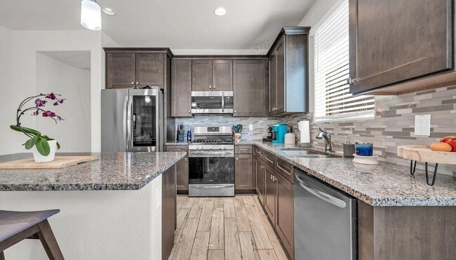 17255 W Cavedale Dr in Surprise, AZ - Building Photo - Building Photo