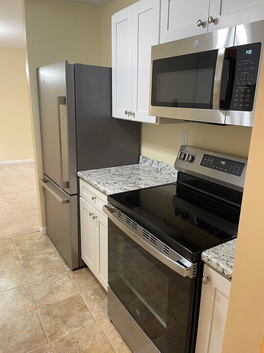 57 Westridge Rd in New London, CT - Building Photo