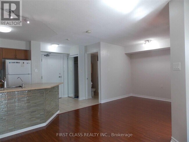 308-920 SHEPPARD Ave in Toronto, ON - Building Photo - Building Photo