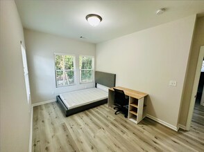 1100 Holly St NW in Atlanta, GA - Building Photo - Building Photo