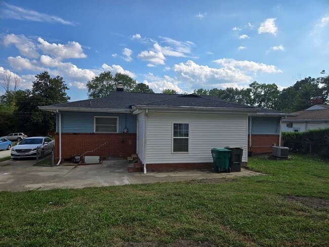 property at 2604 Sunnybrook Rd