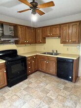 1521 Crestmont St in Wharton, TX - Building Photo - Building Photo