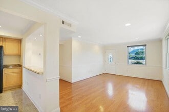 6924 Kenfig Dr in Falls Church, VA - Building Photo - Building Photo