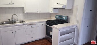 6538 Sepulveda Blvd in Los Angeles, CA - Building Photo