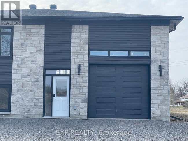 293 Flat Rapids Rd in Arnprior, ON - Building Photo - Building Photo