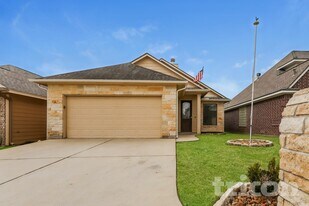 103 Lullaby Ln in Montgomery, TX - Building Photo