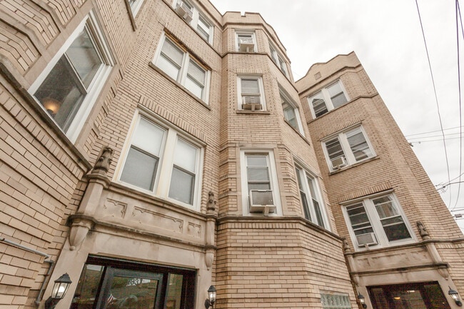 property at 2837.5 N Sawyer Ave
