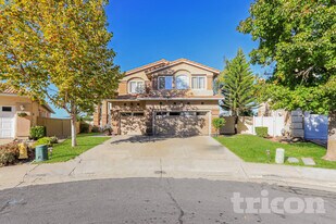 5 Corte Madera in Lake Elsinore, CA - Building Photo