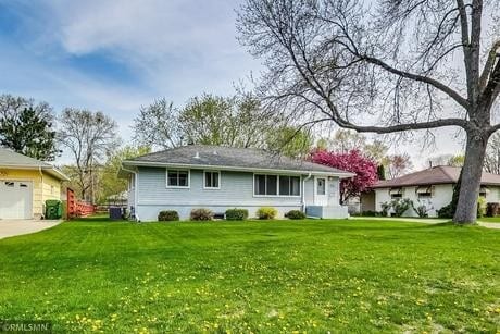 3800 Commodore Dr in Minneapolis, MN - Building Photo
