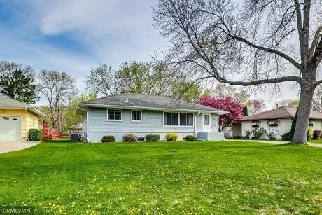 3800 Commodore Dr