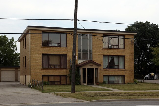 2247 Kipling Ave in Toronto, ON - Building Photo - Primary Photo