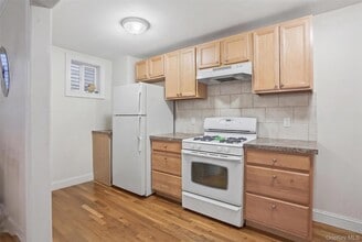 106 Newport Bridge Rd in Warwick, NY - Building Photo - Building Photo