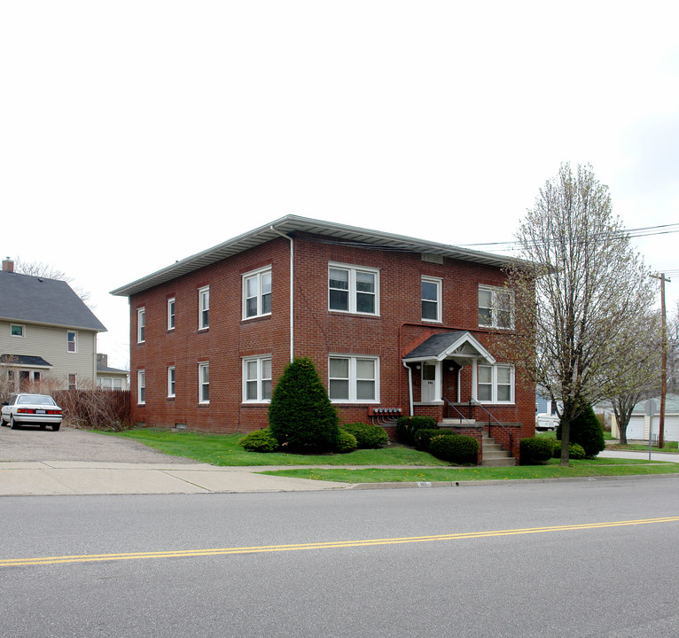 305 Chestnut Blvd in Cuyahoga Falls, OH - Building Photo