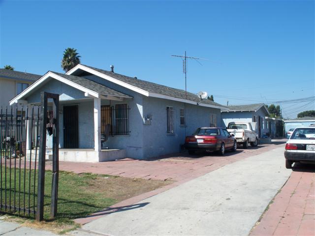 1053 W 106th St in Los Angeles, CA - Building Photo