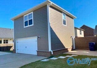 1111 Pegasus Dr NW in Huntsville, AL - Building Photo - Building Photo