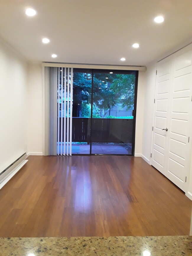 3110 Shelter Creek Ln, Unit 110 in San Bruno, CA - Building Photo - Building Photo